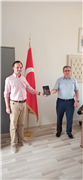 ÖĞR. GÖR. DR. ÖZDEMİR AKBAL, REKTÖR PROF. DR. ERHAN TABAKOĞLU’NA KİTABINI TAKDİM ETTİ