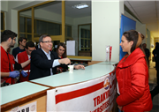 REKTÖRÜMÜZ PROF. DR. ERHAN TABAKOĞLU ÖĞRENCİLERİMİZE ÇORBA DAĞITTI