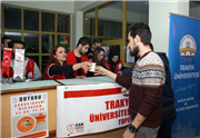 REKTÖRÜMÜZ PROF. DR. ERHAN TABAKOĞLU ÖĞRENCİLERİMİZE ÇORBA DAĞITTI