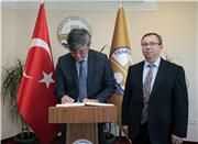 ÜNİVERSİTEMİZDE “KAZAKİSTAN-TÜRKİYE İLİŞKİLERİ VE YENİ DÜNYA DÜZENİ” KONFERANSI GERÇEKLEŞTİRİLDİ