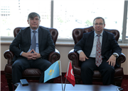 ÜNİVERSİTEMİZDE “KAZAKİSTAN-TÜRKİYE İLİŞKİLERİ VE YENİ DÜNYA DÜZENİ” KONFERANSI GERÇEKLEŞTİRİLDİ