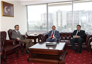 Trakya Üniversitesi Rektörlüğü bünyesinde kurulan Edirne Klinik Araştırmalar Etik Kurulu Başkanlığına Prof. Dr. Ç. Hakan KARADAĞ, Başkan Yardımcılığına Doç. Dr. Hasan Celalettin ÜMİT, Raportörlüğüne Yrd. Doç. Dr. Esin KARLIKAYA seçilmiştir.