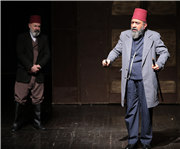 ÜNİVERSİTEMİZDE AHMET YENİLMEZ TİYATROSU’NUN "USTA" İSİMLİ OYUNU SAHNELENDİ