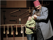 ÜNİVERSİTEMİZDE AHMET YENİLMEZ TİYATROSU’NUN "USTA" İSİMLİ OYUNU SAHNELENDİ