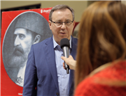 ÜNİVERSİTEMİZDE AHMET YENİLMEZ TİYATROSU’NUN "USTA" İSİMLİ OYUNU SAHNELENDİ