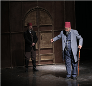 ÜNİVERSİTEMİZDE AHMET YENİLMEZ TİYATROSU’NUN "USTA" İSİMLİ OYUNU SAHNELENDİ