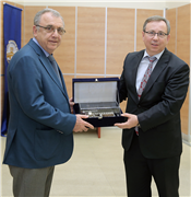 ÜNİVERSİTEMİZDE SOSYAL GÜVENİLİR/HESAP VEREBİLİR TIP EĞİTİMİ KONFERANSI GERÇEKLEŞTİ