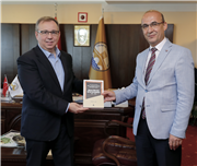 MİLLİ EĞİTİM BAKANLIĞI BAŞMÜFETTİŞİ ABDULKADİR YILMAZ ve İL MİLLİ EĞİTİM MÜDÜRÜ DR. ÖNDER ARPACI'DAN PROF. DR. ERHAN TABAKOĞLU’NA ZİYARET