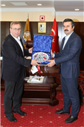 OKÇULAR VAKFINDAN REKTÖR PROF. DR. ERHAN TABAKOĞLU’NA ZİYARET