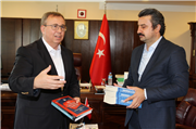 OKÇULAR VAKFINDAN REKTÖR PROF. DR. ERHAN TABAKOĞLU’NA ZİYARET
