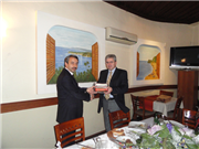 VARNA TIP ÜNİVERSİTESİ’NDEN ÜNİVERSİTEMİZ REKTÖRÜ PROF. DR. YENER YÖRÜK’E ŞEREF BELGESİ