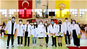HEKİM ADAYLARI BEYAZ ÖNLÜKLERİNİ GİYDİ