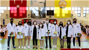 HEKİM ADAYLARI BEYAZ ÖNLÜKLERİNİ GİYDİ