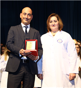 ECZACILIK FAKÜLTESİNDE BEYAZ ÖNLÜK TÖRENİ