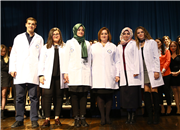 ECZACILIK FAKÜLTESİNDE BEYAZ ÖNLÜK TÖRENİ