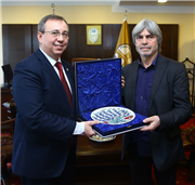 BULGARİSTAN KÜLTÜR BAKANI VEZHDİ RASHİDOV, ULUSAL SANAT AKADEMİSİ REKTÖRÜ PROF. NİKOLAY DRACHEV VE BERABERLERİNDEKİ HEYETTEN REKTÖRÜMÜZE ZİYARET