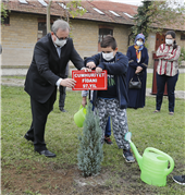 TRAKYA ÜNİVERSİTESİ KARAAĞAÇ YERLEŞKESİNDEKİ CUMHURİYET FİDANLARI KÖK SALIYOR...