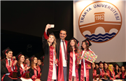 TRAKYA ÜNİVERSİTESİ TIP FAKÜLTESİ, 197 DOKTORU HAYATA UĞURLADI