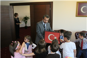 ÜNİVERSİTEMİZ ANAOKULU ÖĞRENCİLERİNDEN REKTÖRÜMÜZE ZİYARET